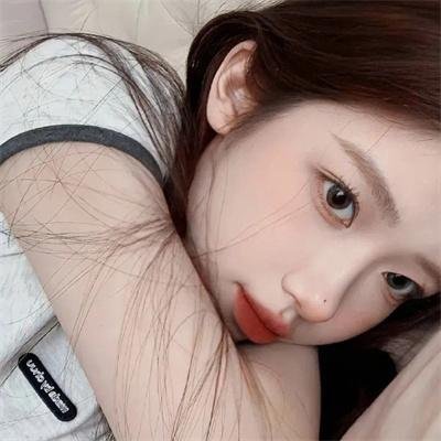热搜榜直击：顶流女星旧照被扒，长达一周最新进展